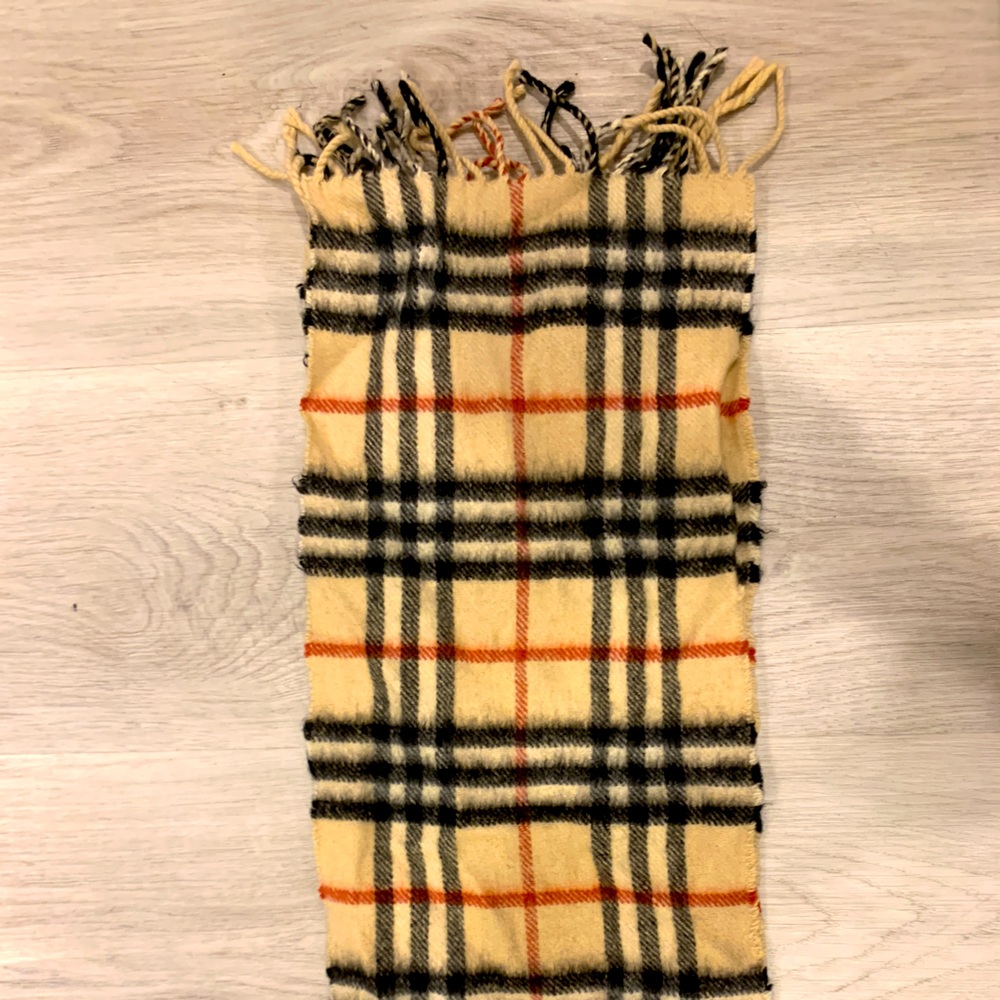 Burberry cashmere scarf 44” long